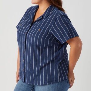 Duluth Women's Plus Artisan Hemp Untucked
Camp Shirt Navy Striped size 4X